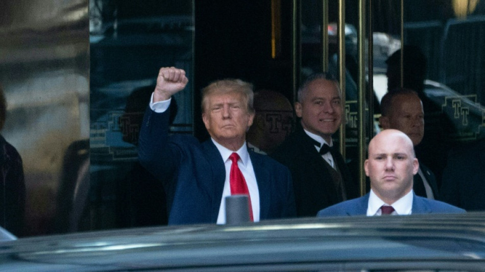 Trump zu Anklageverlesung in Gerichtsgeb&auml;ude eingetroffen