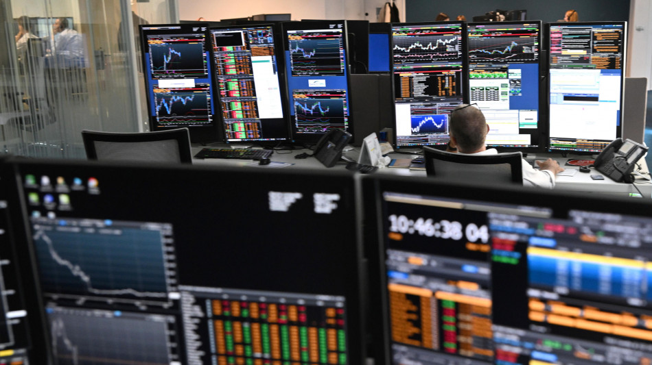 Borsa: Milano chiude in calo con le banche, scivola Prysmian