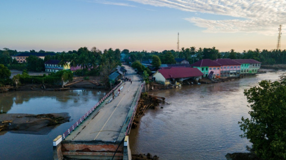 Más de mil muertos tras devastadoras inundaciones en Asia