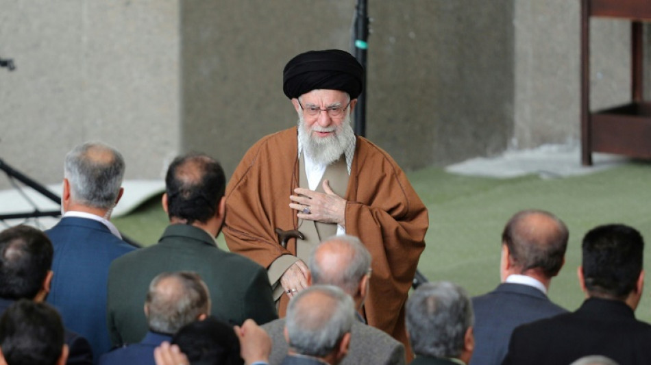 Iran: le guide supr&ecirc;me promet une "riposte ferme" en cas d'attaque contre son pays