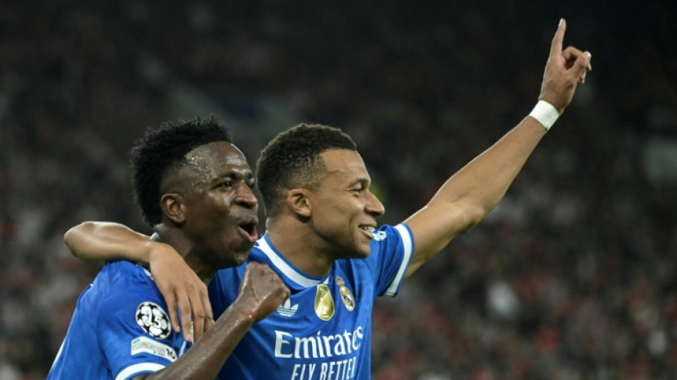 Real Madrid vence Olympiacos (4-3) na Champions com 4 gols de Mbappé