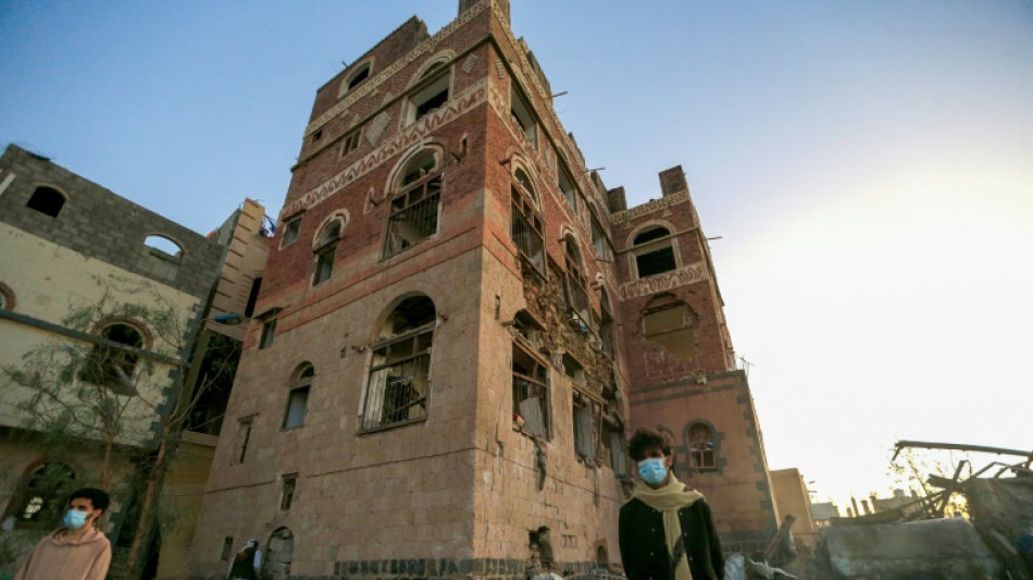 Un medio de los rebeldes hut&iacute;es informa de bombardeos en Yemen