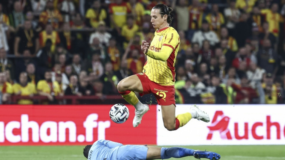 Lens inflige primeira derrota ao Lille (3-0) no Francês