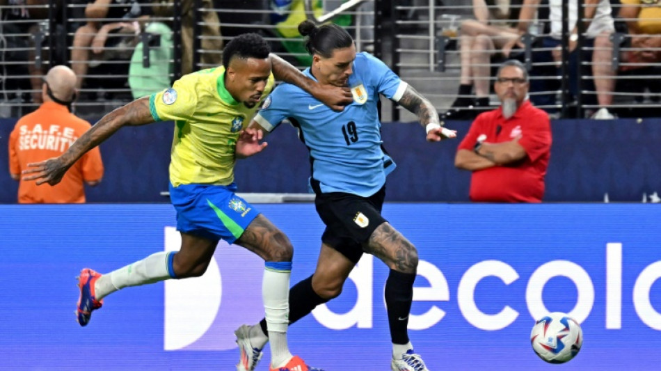 Com defesa desfalcada, Uruguai encara uma inspirada Col&ocirc;mbia nas semis da Copa Am&eacute;rica