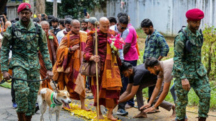 Au Sri Lanka, des moines bouddhistes marchent pieds nus "pour la paix"