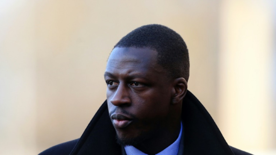 Mendy, absuelto de seis cargos de violaci&oacute;n pero volver&aacute; a ser juzgado por un s&eacute;ptimo