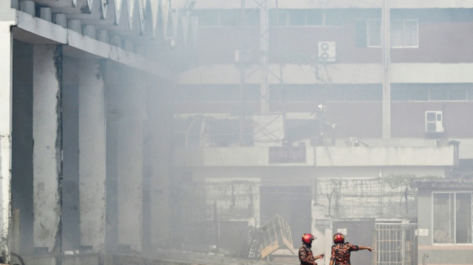 Brand zerst&ouml;rt Frachtkomplex des gr&ouml;&szlig;ten Flughafens von Bangladesch