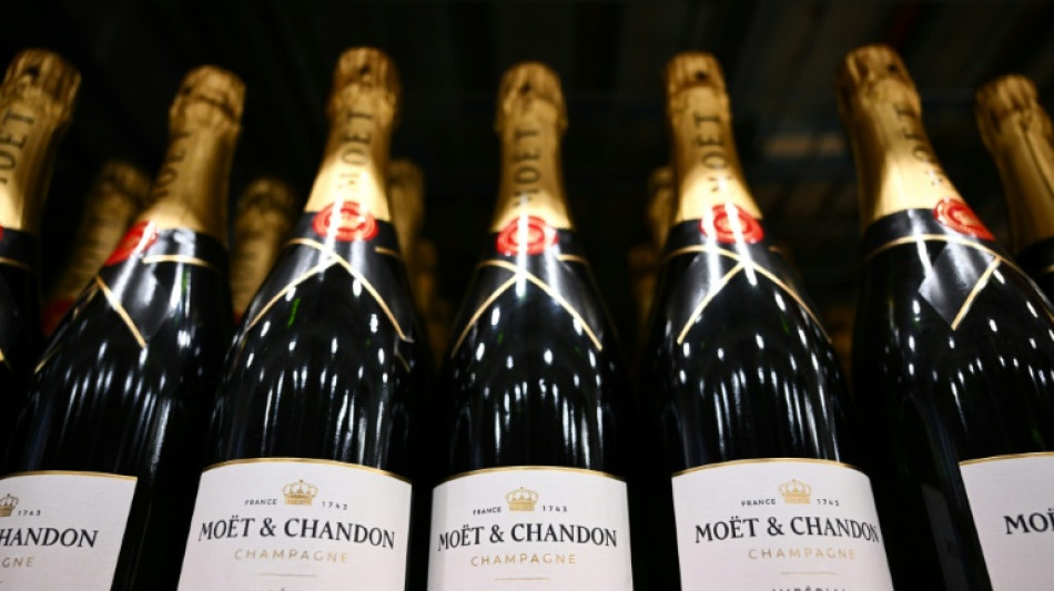 Trump amea&ccedil;a taxar vinhos franceses em 100% devido ao imposto digital