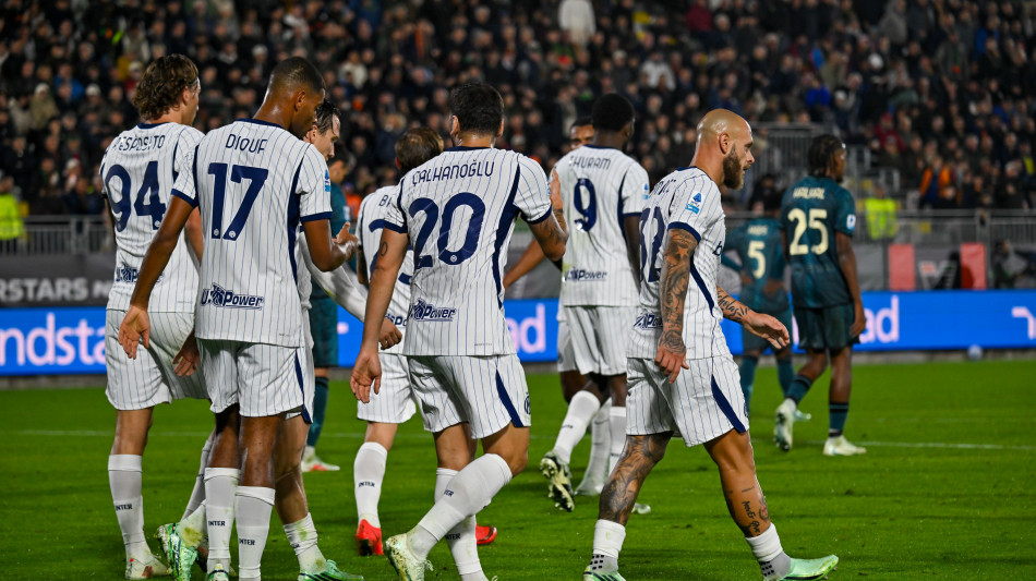 Serie A: l'Inter vince a Venezia, il Milan crolla col Bologna