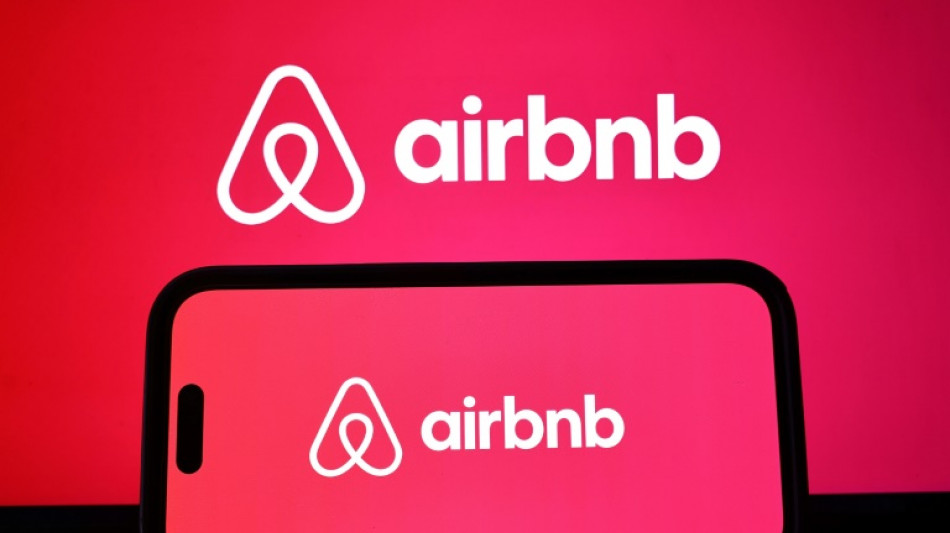 Coiffeur, masseur, traiteur : Airbnb se lance dans les services &agrave; domicile