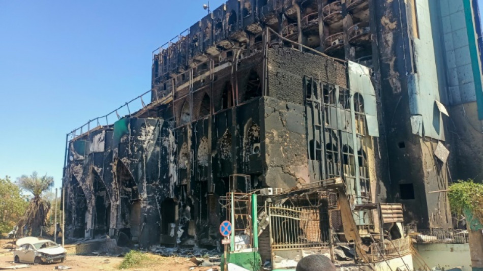Cientos de muertos en un bombardeo de un mercado en Sud&aacute;n