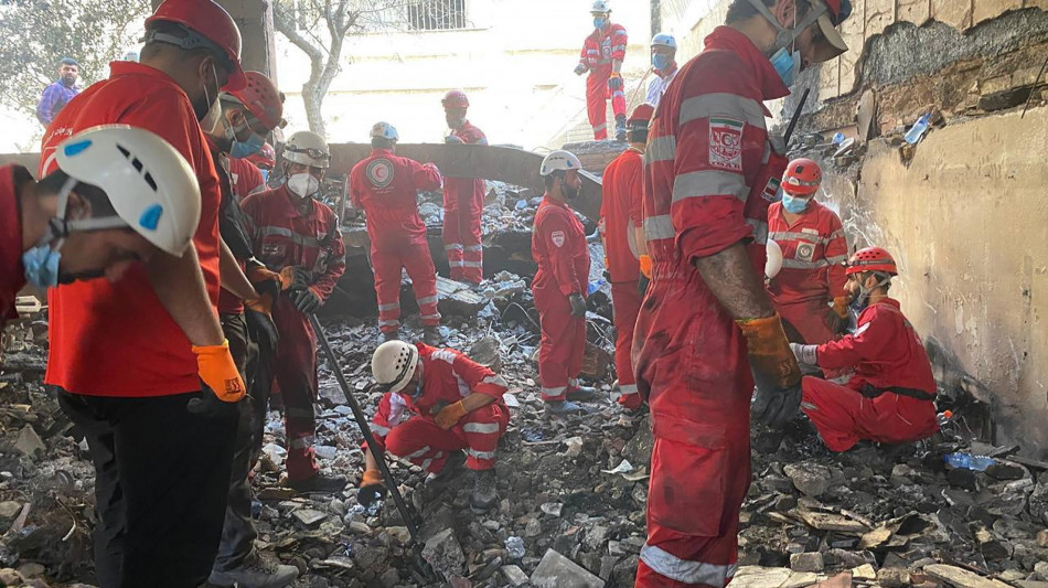 In fiamme la Tv statale iraniana dopo il raid di ieri