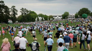 Masters suspends play second time for bad weather