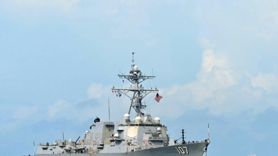 Arriv&eacute;e d'un navire de guerre am&eacute;ricain &agrave; Trinit&eacute;-et-Tobago, face au Venezuela