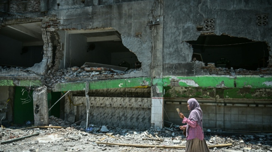 Concluye la búsqueda en la escuela colapsada en Indonesia con un saldo de 67 muertos