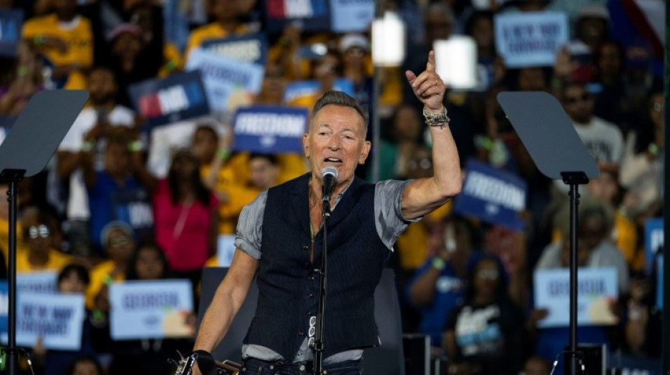 Bruce Springsteen interpreta can&ccedil;&atilde;o contra pol&iacute;cia de imigra&ccedil;&atilde;o em Minneapolis