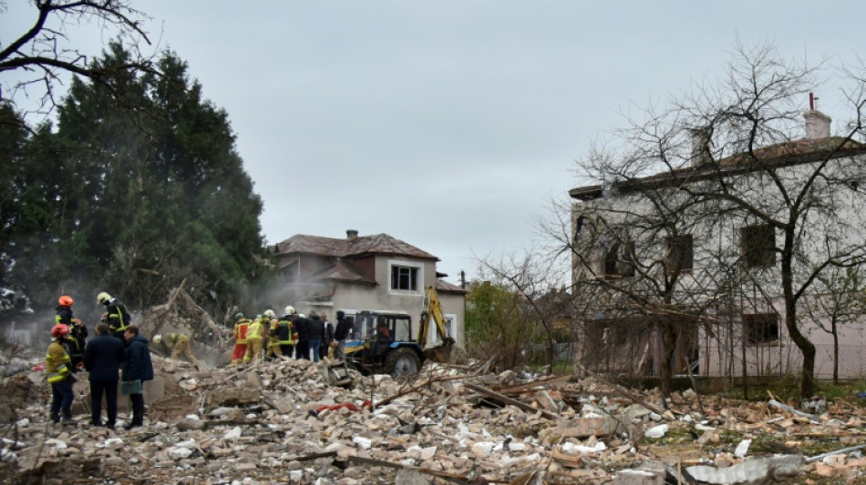 Ukraine: cinq morts et des coupures de courant apr&egrave;s des frappes russes