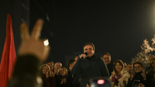 El partido gobernante de Kosovo gana las legislativas pero tendr&aacute; que buscar una coalici&oacute;n