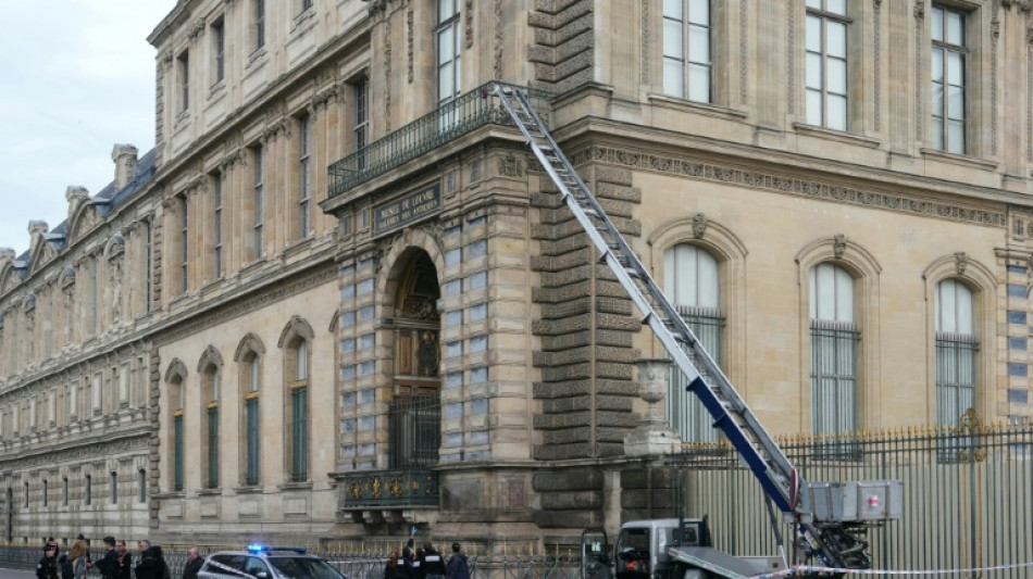 Louvre-Diebstahl: Ermittlungen gegen zwei Verd&auml;chtige - drei  Festgenommene frei