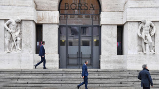 Borsa: Milano chiude positiva (+1,11%), corrono Mediobanca e Mps, gi&ugrave; Campari