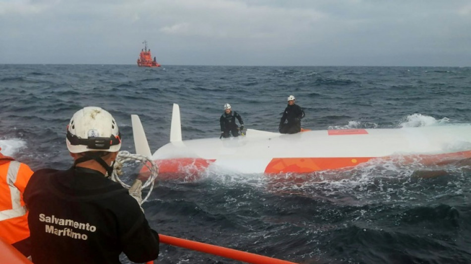 Un rescate casi "imposible": navegante franc&eacute;s sobrevive 16 horas bajo su velero volcado