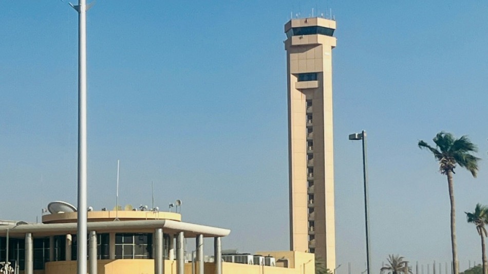 Houthis reivindicam mais ataques contra o aeroporto de Riade