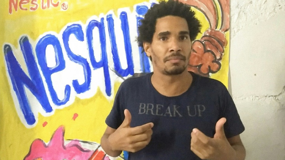 Artista Otero Alc&aacute;ntara exige a gobierno respuesta para salir de Cuba