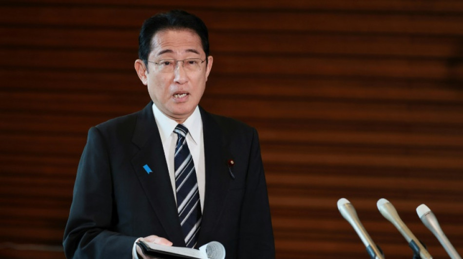El primer ministro japon&eacute;s destituye a su hijo como secretario por una fiesta en su residencia oficial