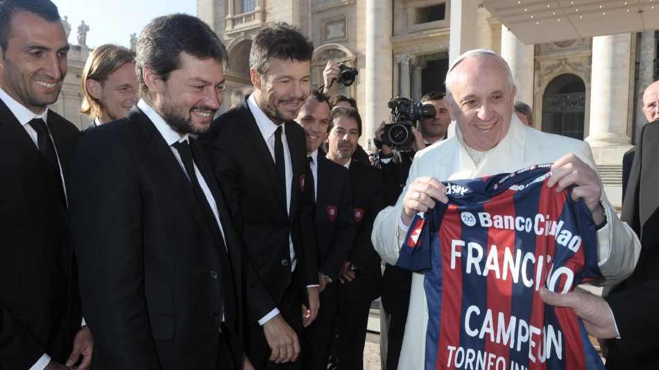 Papa: San Lorenzo 'gli intitoleremo il nuovo stadio'