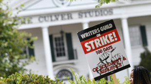 Roteiristas e est&uacute;dios de Hollywood anunciam acordo que pode encerrar greve