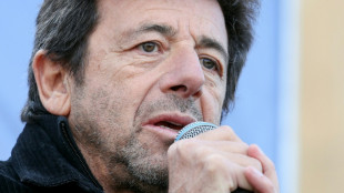 Francia anima a las mujeres a denunciar violaciones tras la investigaci&oacute;n contra un famoso cantante