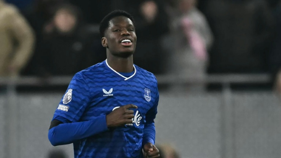 Everton's Barry strikes again to rescue draw against Leeds