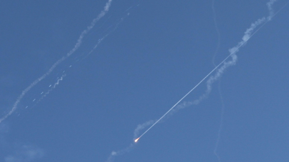 Axios, Iran lancia sei missili verso le basi Usa in Qatar