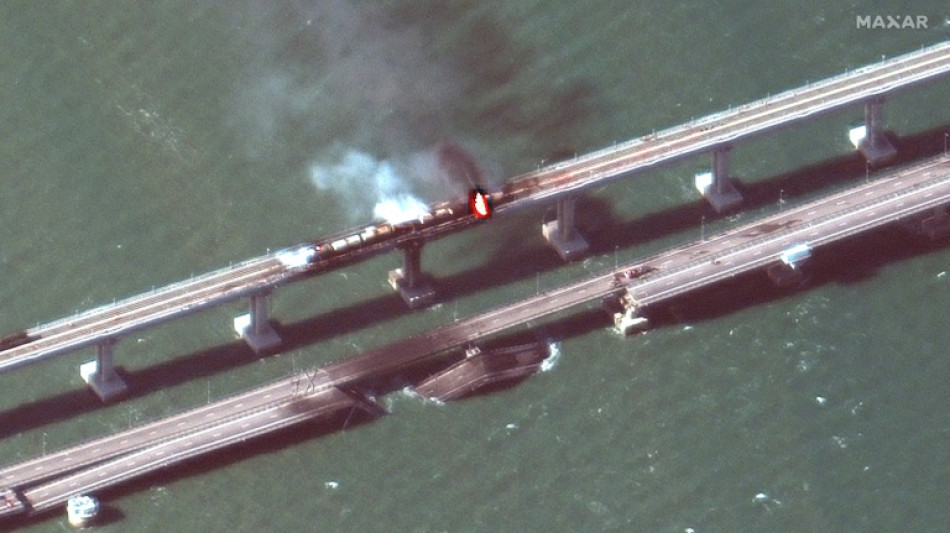 Buzos rusos analizan el puente de Crimea tras la explosi&oacute;n