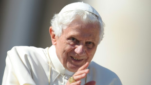 Le pape Fran&ccedil;ois rend un hommage &eacute;mu &agrave; Beno&icirc;t XVI, mort &agrave; 95 ans
