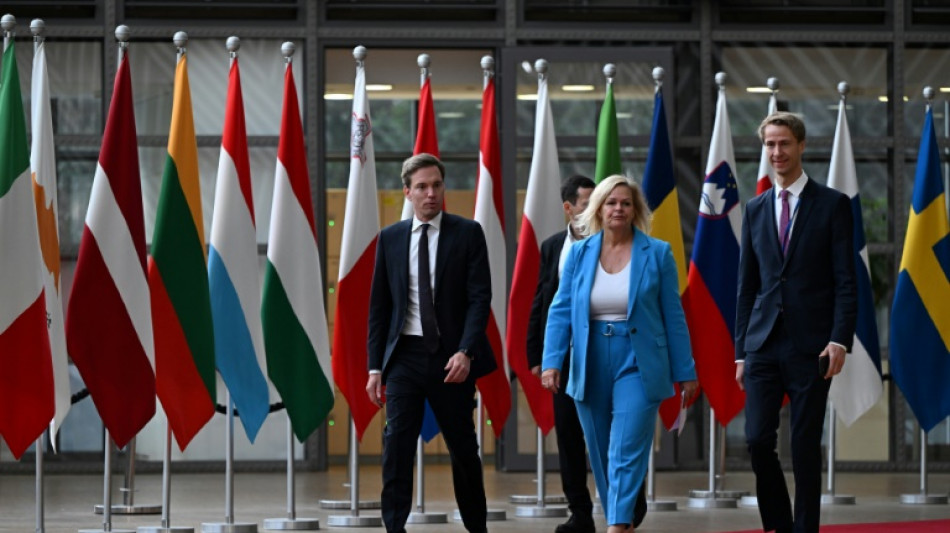 UE avan&ccedil;a para acordo sobre reforma do pacto migrat&oacute;rio