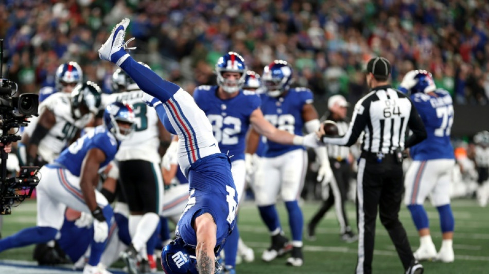 Giants stun Super Bowl campion Eagles 34-17