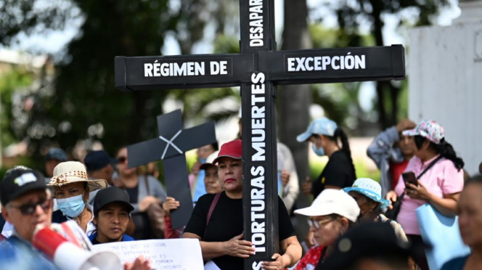 El Salvador cumple tres a&ntilde;os de guerra antipandillas con presos venezolanos