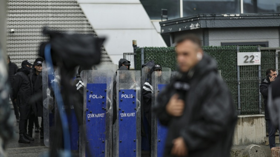 La polic&iacute;a turca toma el control de la principal televisi&oacute;n opositora