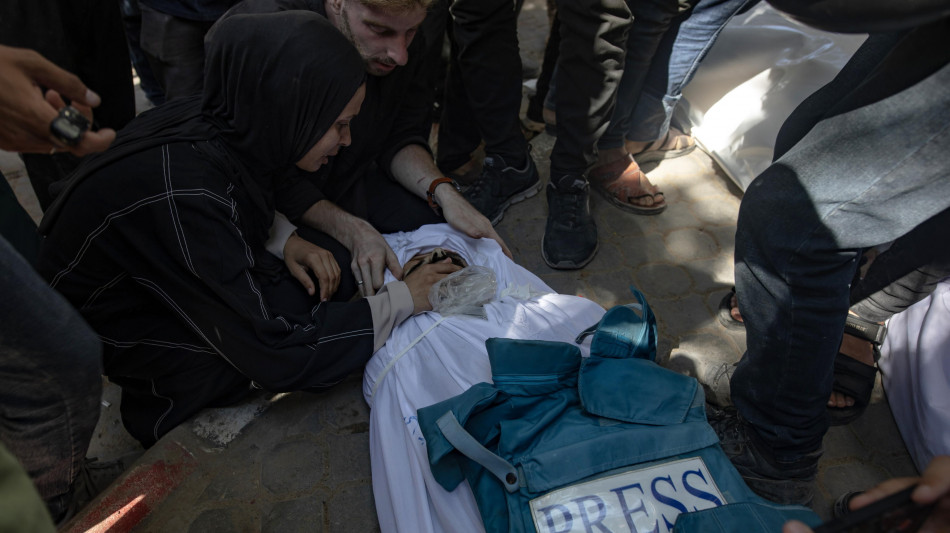A Gaza i funerali dei cinque giornalisti di al Jazeera