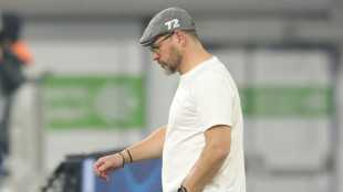 2. Liga: St. Pauli marschiert, D&auml;mpfer f&uuml;r HSV und Schalke