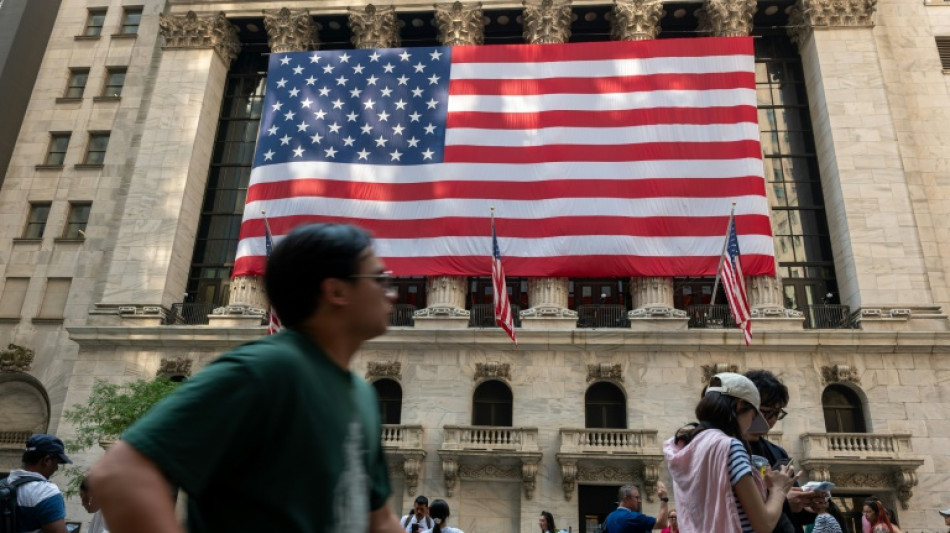 Wall Street ouvre en baisse apr&egrave;s une semaine de No&euml;l tronqu&eacute;e