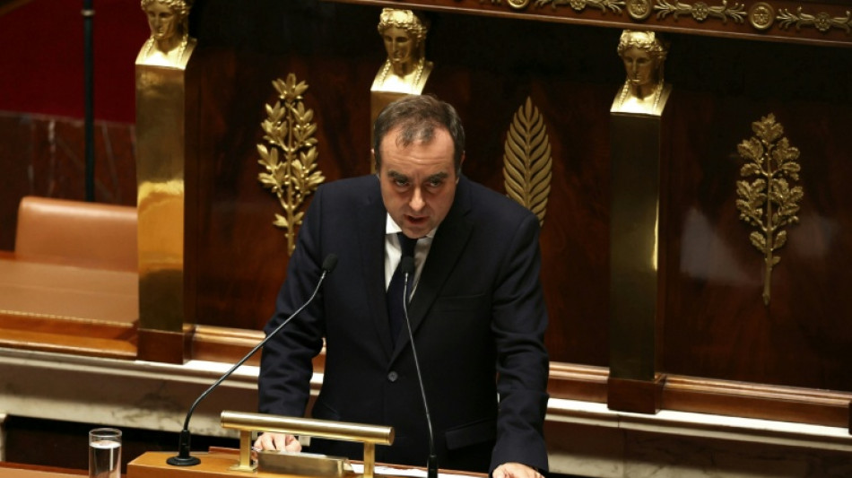 Lecornu suspend la r&eacute;forme des retraites, le PS &eacute;carte pour l'instant la censure