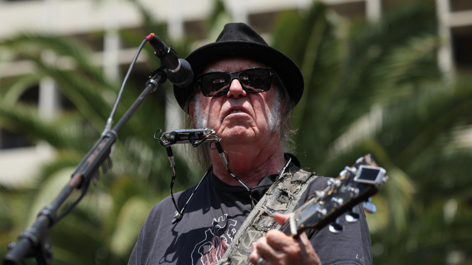 Da Neil Young una canzone contro Musk