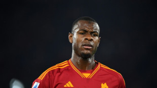 Jogador passa mal e Udinese-Roma &eacute; interrompido