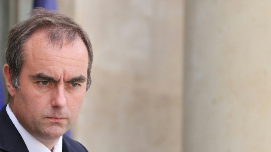 Budget: Lecornu tend la main aux socialistes tent&eacute;s par la censure