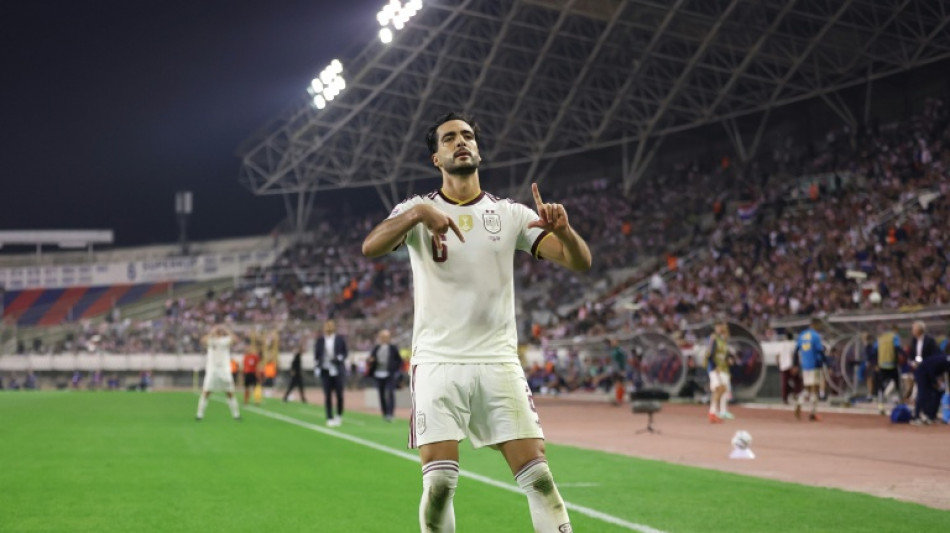 Spain fight back to beat Croatia, Kane adds to record for England