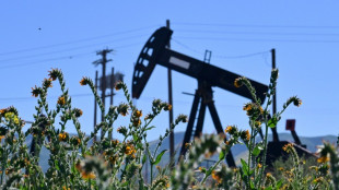 Stocks move sideways despite oil moving lower 