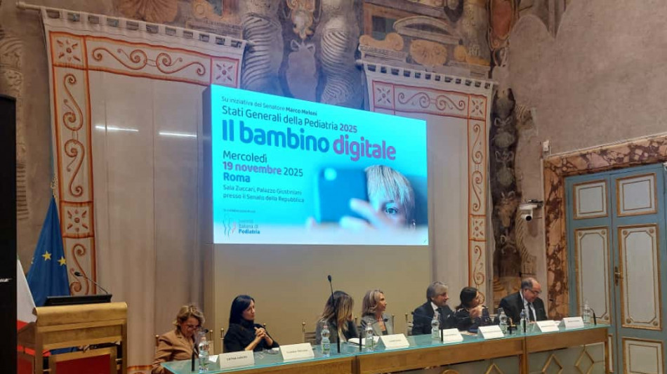 Bimbi troppo digitali, le nuove raccomandazioni dei pediatri
