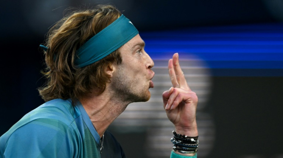 Rublev &eacute; desclassificado em Dubai ap&oacute;s gritar com juiz; Humbert elimina Medvedev